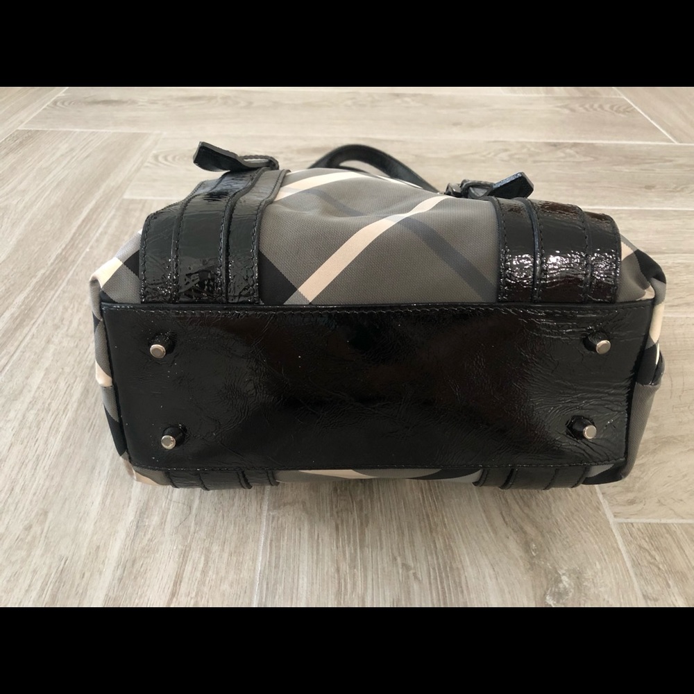 Burberry House Check Tote - Picture 4 of 11